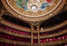 Festival OFF d’Avignon 2026 : quand le théâtre devient un outil pour comprendre le rôle des banques dans la société Festival OFF d’Avignon 2026